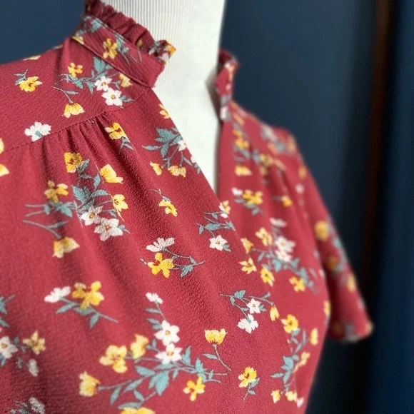 ▫️ donated Red Fit and Flare Floral Top - Picture 4 of 11